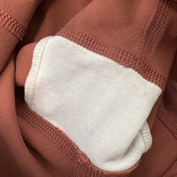 Alo Yoga Ultimate High Waist Leggings in Earth - Picture 4 of 7